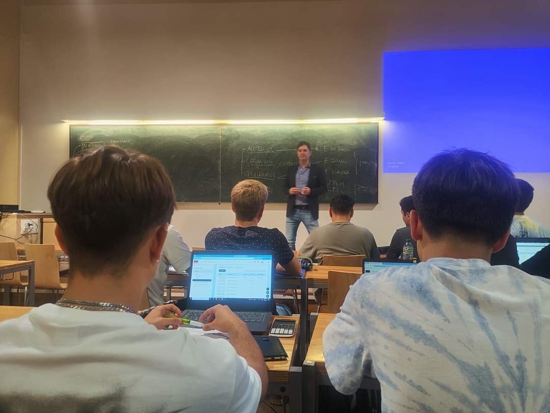 Empezamos las clases del nuevo curso en la <a href="/eiia_toledo/">Escuela Ingeniería Industrial y Aeroespacial UCLM</a> <a href="/uclm_es/">Universidad de Castilla-La Mancha</a> #EscuelaIngenieríaIndustrialyAeroespacial #Toledo Universidad de Castilla-La Mancha #UCLM
#SistemasFabricaciónyOrganizaciónIndustrial #GestiónEmpresarial  #2024_25