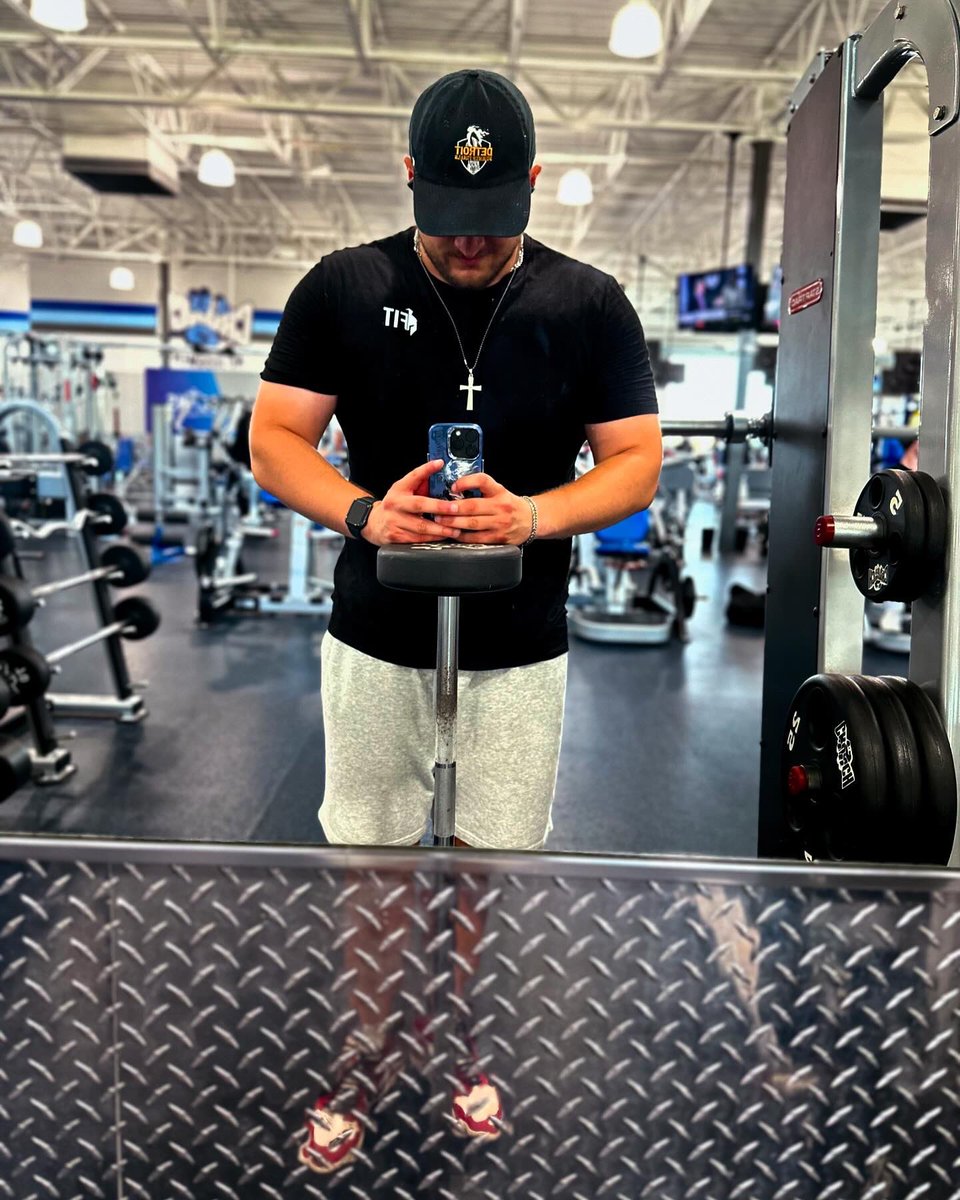 MercDestroyer's tweet photo. No risk, no story… 📝

I’m excited to announce I am now sponsored by the amazing @GreekFitllc gym brand. 

From the very beginning I wanted to be part of the brand.  Not to just represent but to help push the brand to new heights!

You can use code “Merc” for 20% off your orders https://t.co/V82rt7rtjw