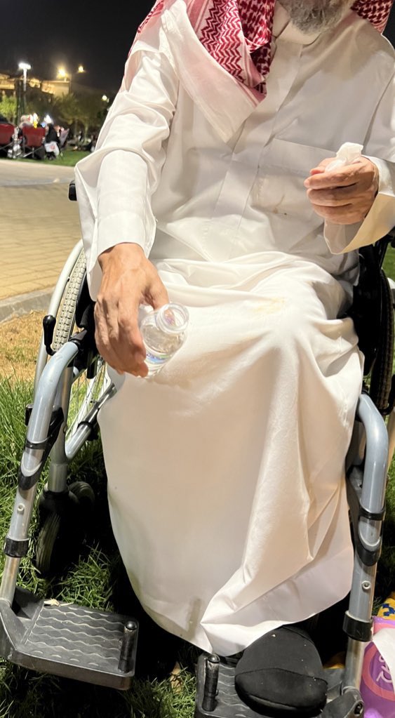 noni0078's tweet photo. @BinSfrann تكفى ابي اعالج والدي والله اني جربت كثير ودفعت لكن تحسن على هذا المركز والله ان الدين  عندي ولا قدرت اكمل علاجه https://t.co/gT5ciMGhhm