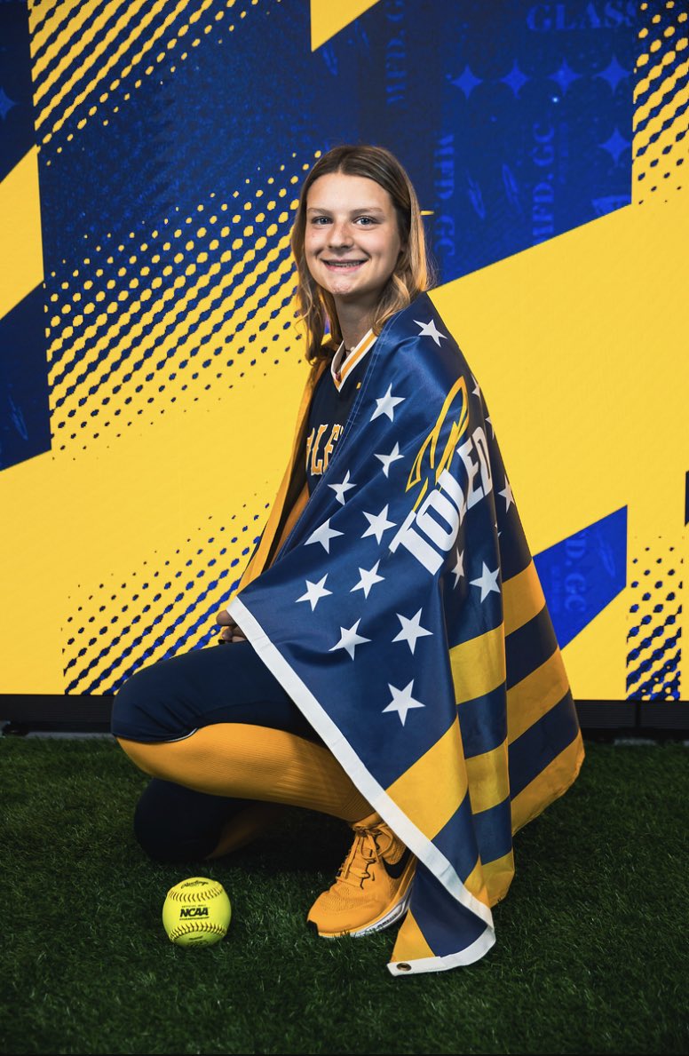 MeganSumner08's tweet photo. Blasted into outer space today! 🚀🚀 Had a wonderful time with @ToledoSoftball on a visit! Thank you so much coaches @jess_bracamonte @kayla_noch @bradykyp for having me! Loved getting to see what UT softball is all about! Go rockets!! 🚀🚀 @Turnin2Pezz https://t.co/B0SQzU85WY