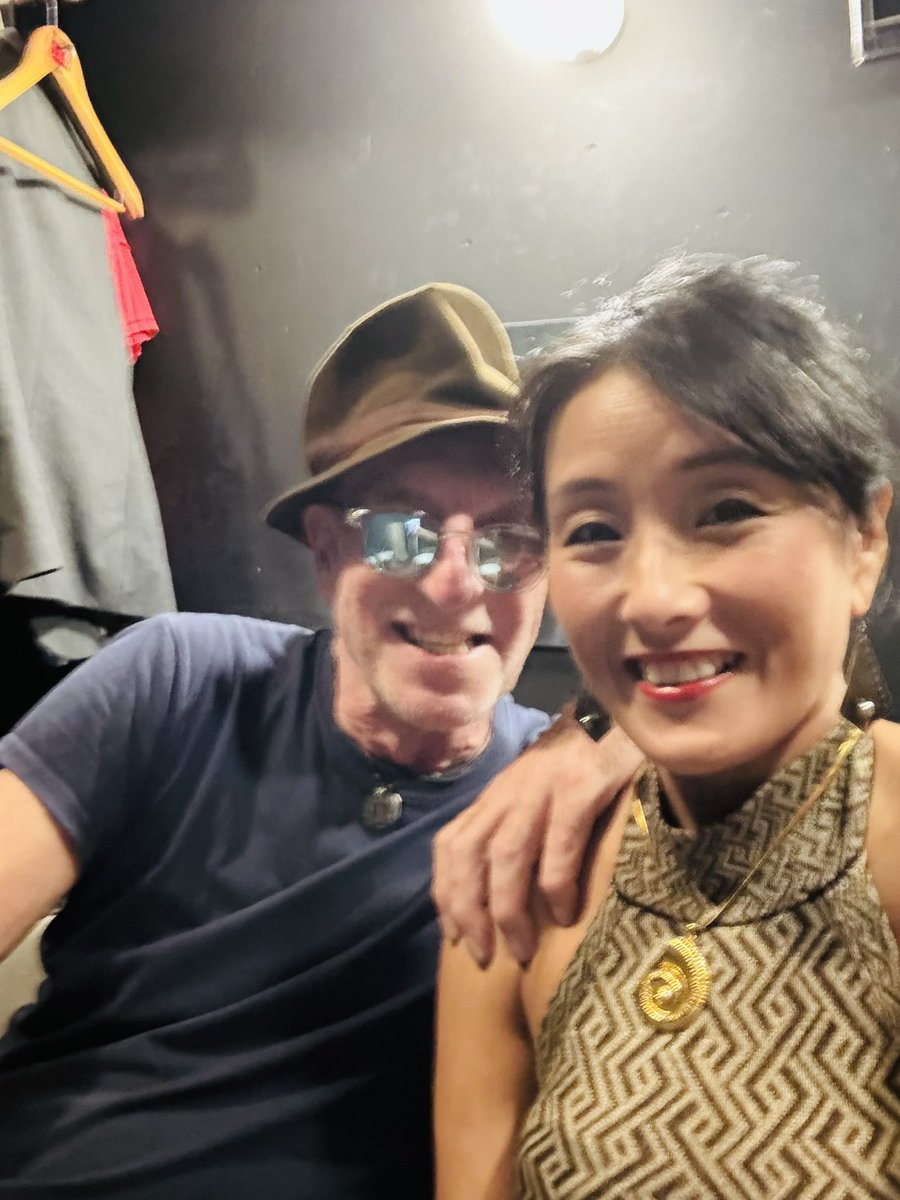 9月11日、🇬🇧ロンドンから来たRichard Strangeと楽屋にて。この日彼の率いるバンドDoctors Of Madness🇯🇵ツアー東京公演初日の前座として演奏🎶7年くらい前Sister Paulに紹介され初対面でフランソワーズ・アルディの話で意気投合してからの付き合い。#doctorsofmadness