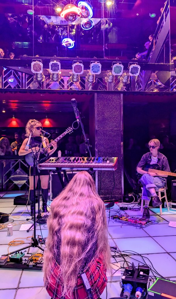 CurlyAdventurer's tweet photo. A gently powerful performance in the Disco Room as Nilufer Yanya comes to Kingston. #Music #MyMethodActor https://t.co/O3tJmYE9bz
