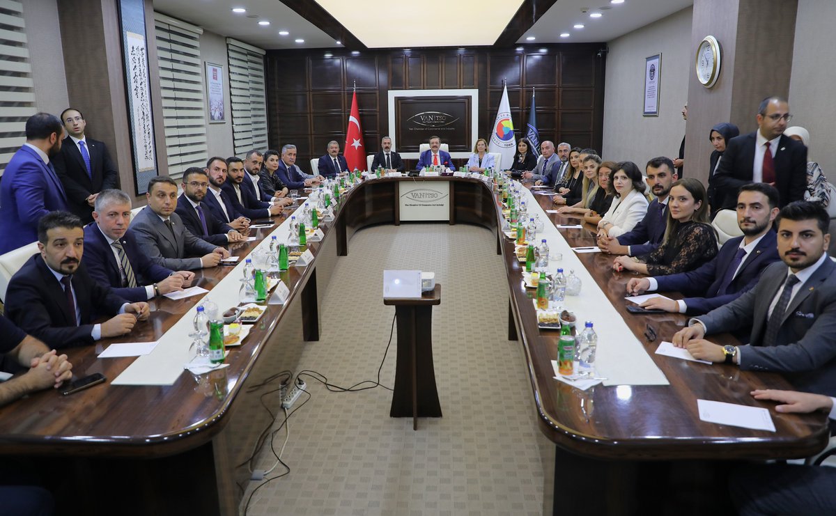 vantsokurumsal's tweet photo. TOBB Genç Girişimciler Kurulu Doğu Anadolu Bölge Toplantısı Odamız ev sahipliğinde gerçekleştirildi.

@TOBBiletisim  @RHisarciklioglu @NecdetTakva @umitsari65 @SemraOdabasi https://t.co/Cs37tuHEh7