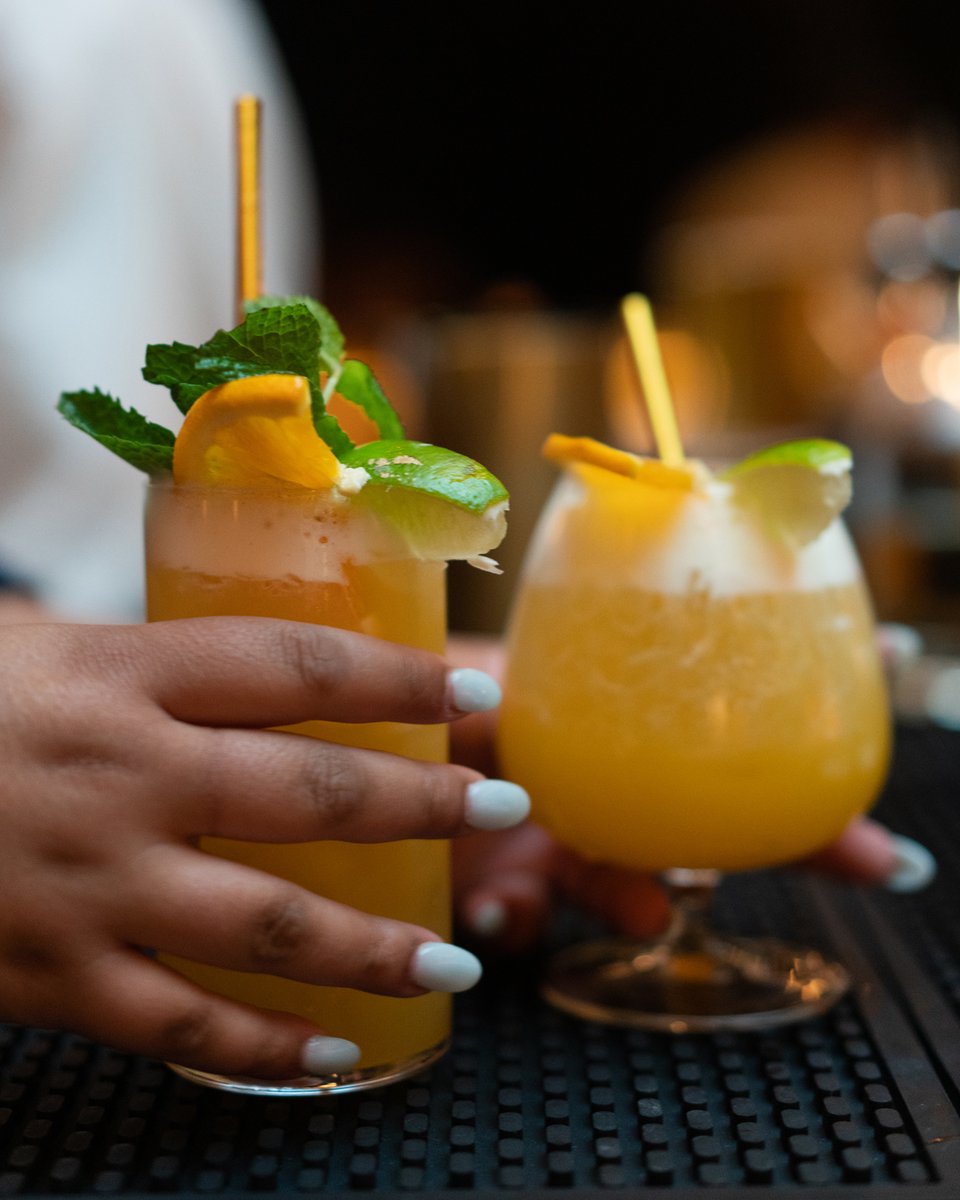 Hurry...Aperitivo Hour starts soon 🍹⁠
⁠
⁠
#Aperitivo #LateNightEats #StellasCucina #BoulderColorado #WeekendVibes #LiveDJ #HappyHour #BestBites