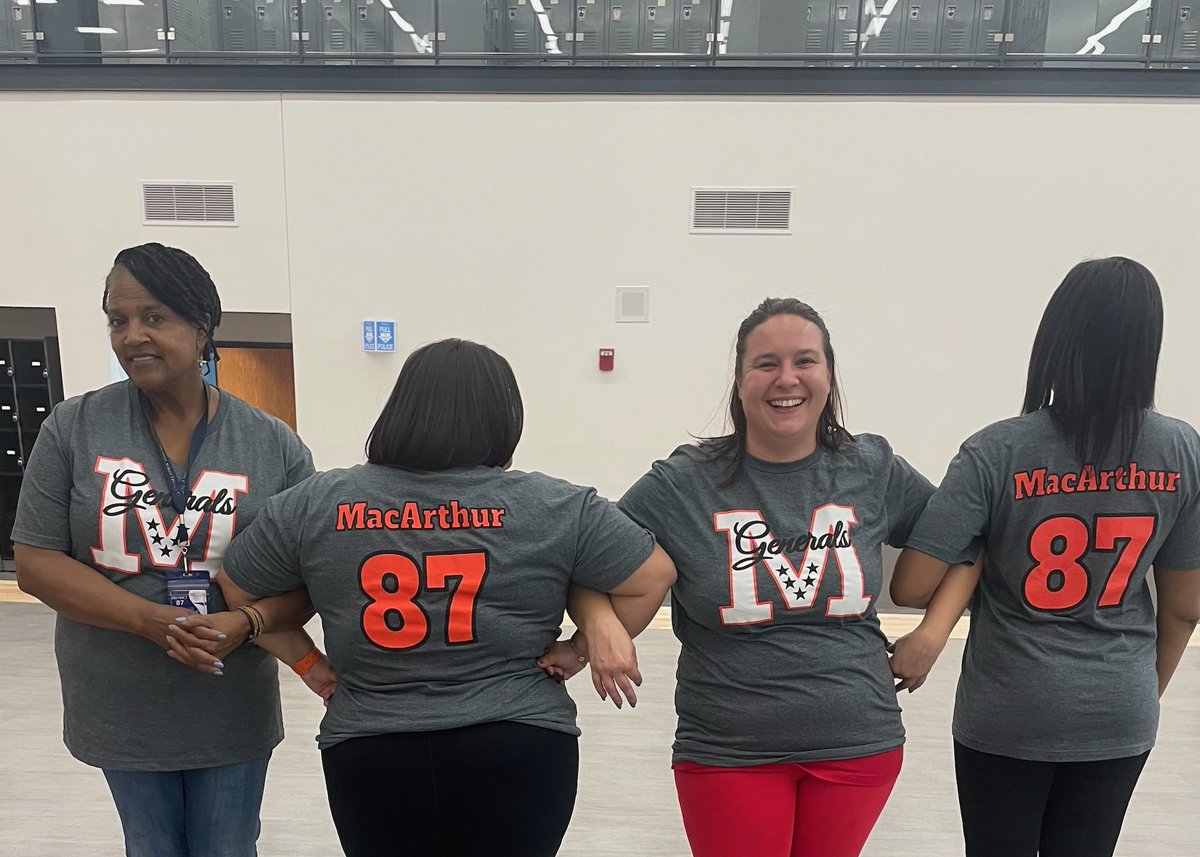 KGritchie's tweet photo. @MacArthurD87 ended the week with a show of our school spirit.  I am proud to lead  the ⭐️ ⭐️ ⭐️ ⭐️ ⭐️ Generals!!! https://t.co/OY3a3wAxqn