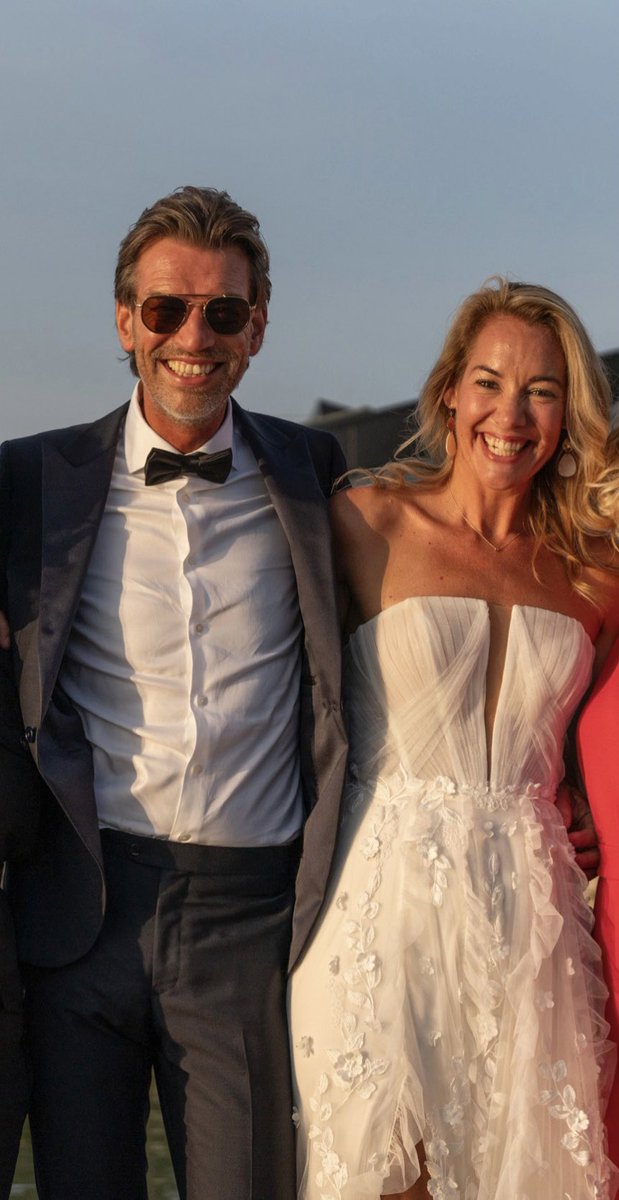 Wij zijn getrouwd!! 🥂💍 
Plezier, vakmanschap en het samen begeleiden van onze gasten is onze professie. Jarenlange ervaring maken ons tot dé (trouw)maatpakken-specialist v/h noorden! 
hendriksen-mannenmode.nl
Bel of mail voor een afspraak, welkom!
#wedding #trouwen #maatpak