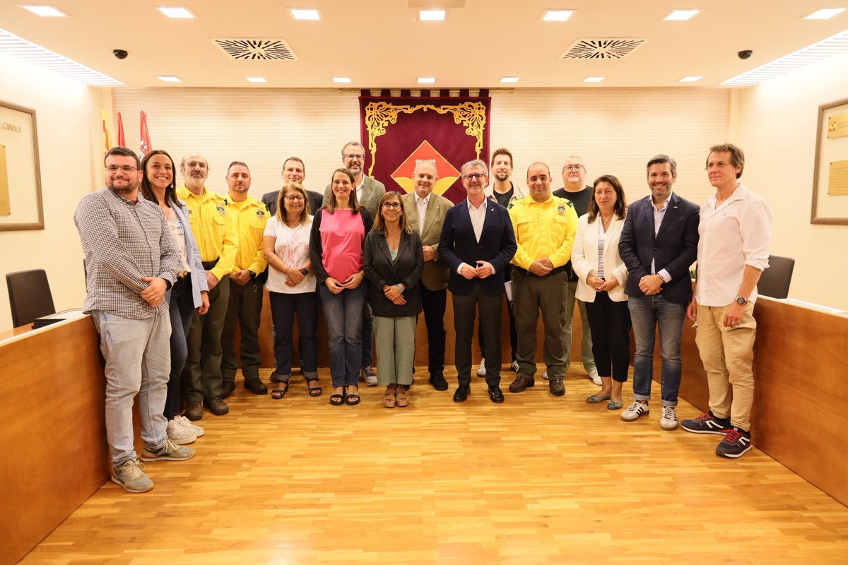ElenaVilaGomez's tweet image. Emotiu pregó de la #FMValldoreix. Enguany a càrrec de @GIEADFSCV . Voluntaris al servei dels nostres boscos i amb grans vincles amb la vila. Un gran encert del President @jjcortesgarcia . 
💛Molt merescut reconeixement a grans professionals i persones. 
Visca Valldoreix🎉…