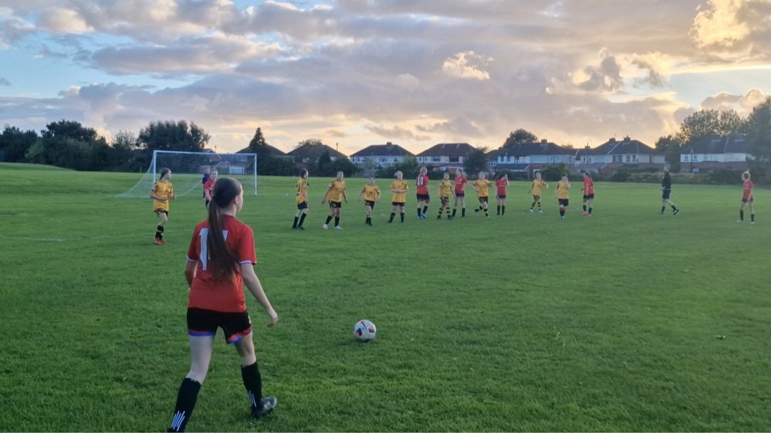 cablesgirlsu13's tweet photo. The girls played a friendly on Tuesday their 1st game since May, on grass and 11 a side. 

They played their socks of and considering it was all new, they played bloody well
1st league game tomorrow, good luck girls!

#UpTheCables https://t.co/mMAIdgeebe