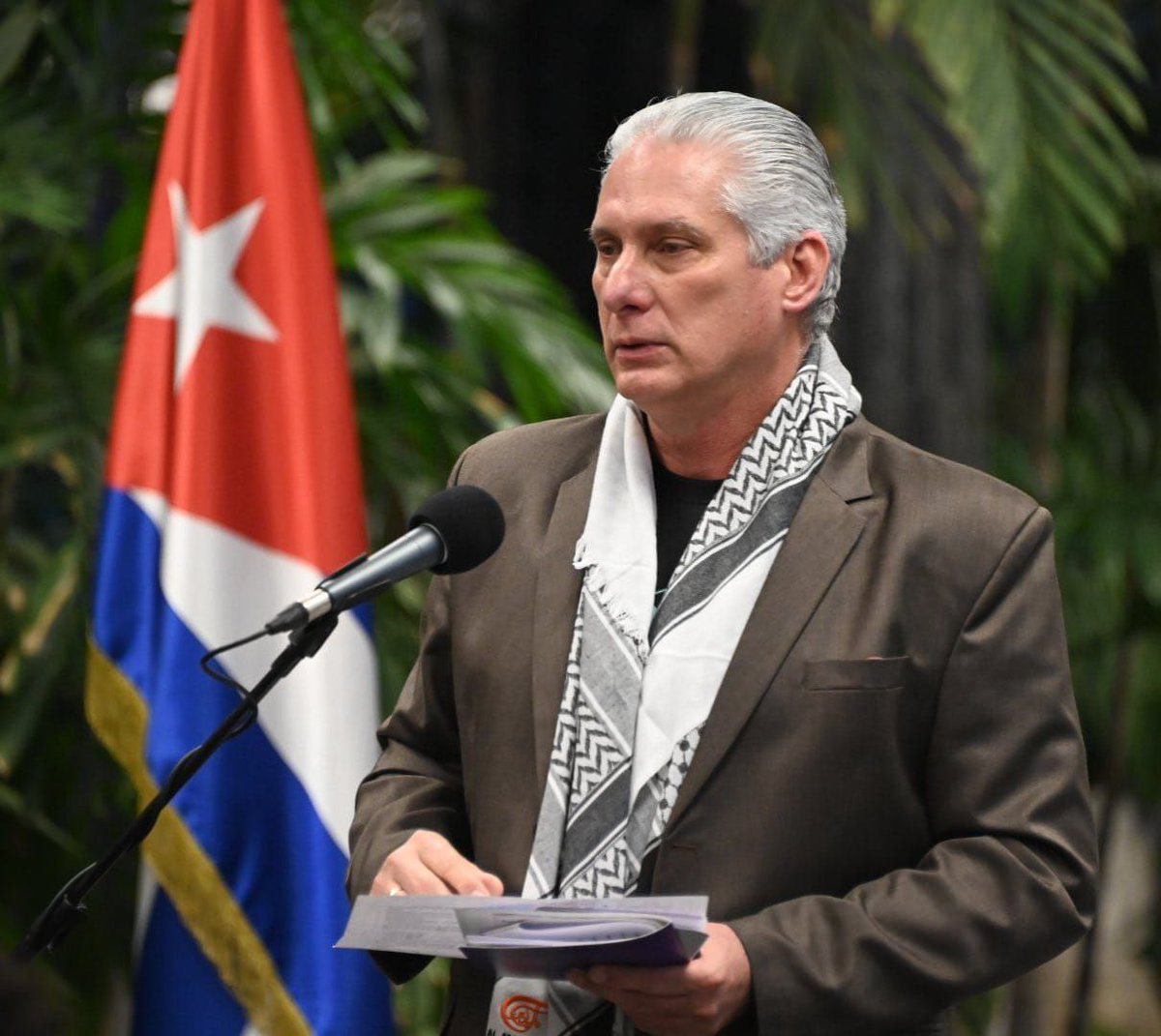SuppressedNws's tweet photo. ⚡️JUST IN:

Cuban President Miguel Diaz-Canel has announced 200 scholarships for Palestinians to study medicine in Cuba. https://t.co/EX4eRE2sjb