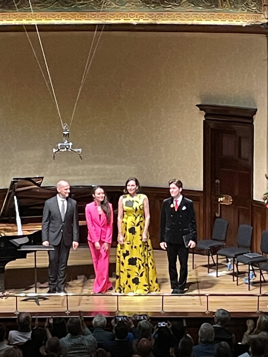 Hugh Canning’s Operalogue (@hugh_canning) on Twitter photo Wonderful singing & playing <a href="/wigmore_hall/">Wigmore Hall</a>’s Fauré 100th anniversary gala: a generous selection from his 100 plus mélodies! Left to right: Susan Manoff, Julius Drake on the ivories, Stéphane Degout, Fleur Barron. Véronique Gens, Laurence Kilsby 😀 Wonderful singing & playing <a href="/wigmore_hall/">Wigmore Hall</a>’s Fauré 100th anniversary gala: a generous selection from his 100 plus mélodies! Left to right: Susan Manoff, Julius Drake on the ivories, Stéphane Degout, Fleur Barron. Véronique Gens, Laurence Kilsby 😀