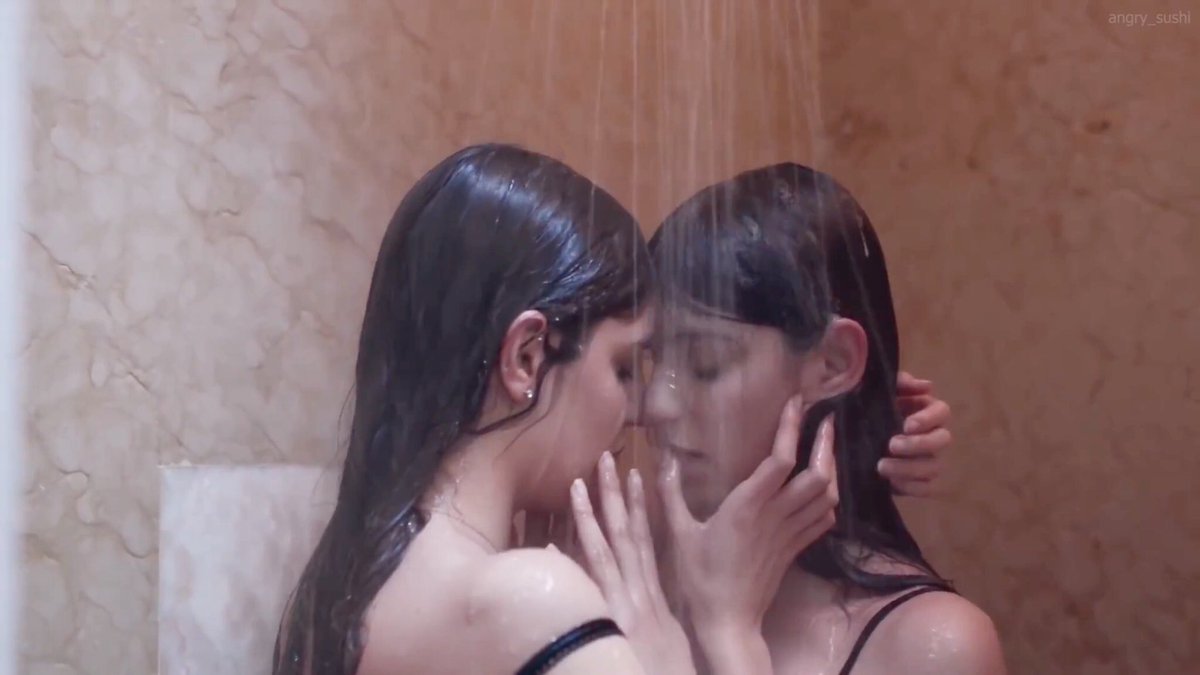 eleventhousands's tweet image. Everyone moved on, but I stayed right here ☺️ #Juliantina