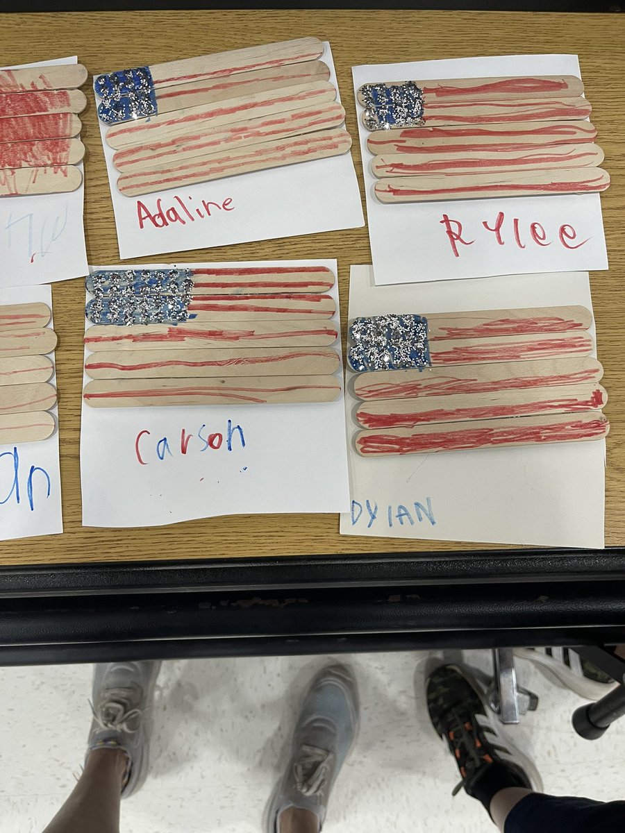 CommunityDv's tweet image. Norterra Canyon B&amp;amp;A, In honor of Patriots&apos; Day, we made American flags as magnets and Lego American flags. @dvusd #wevegotwhatyouwant