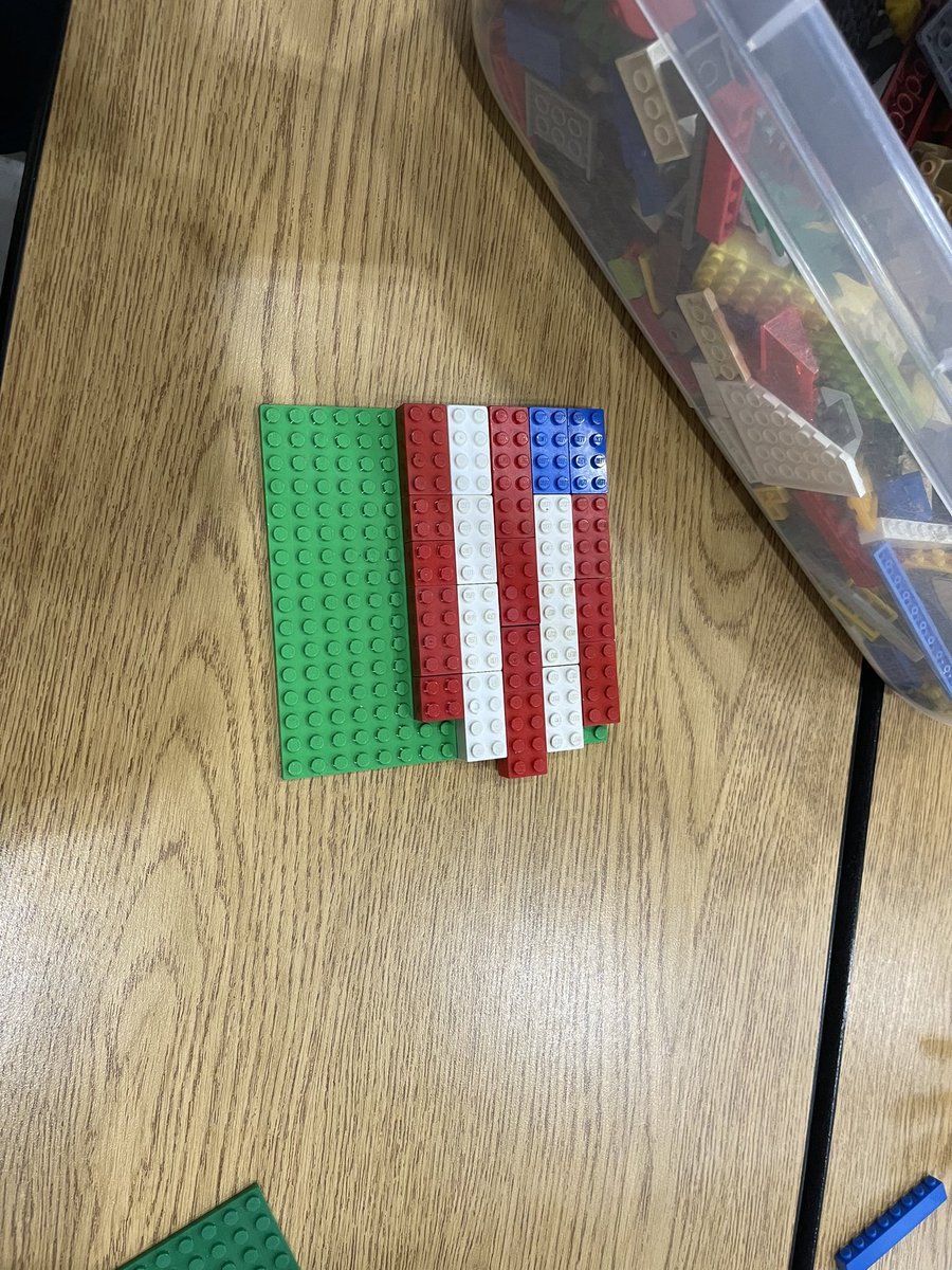 CommunityDv's tweet image. Norterra Canyon B&amp;amp;A, In honor of Patriots&apos; Day, we made American flags as magnets and Lego American flags. @dvusd #wevegotwhatyouwant