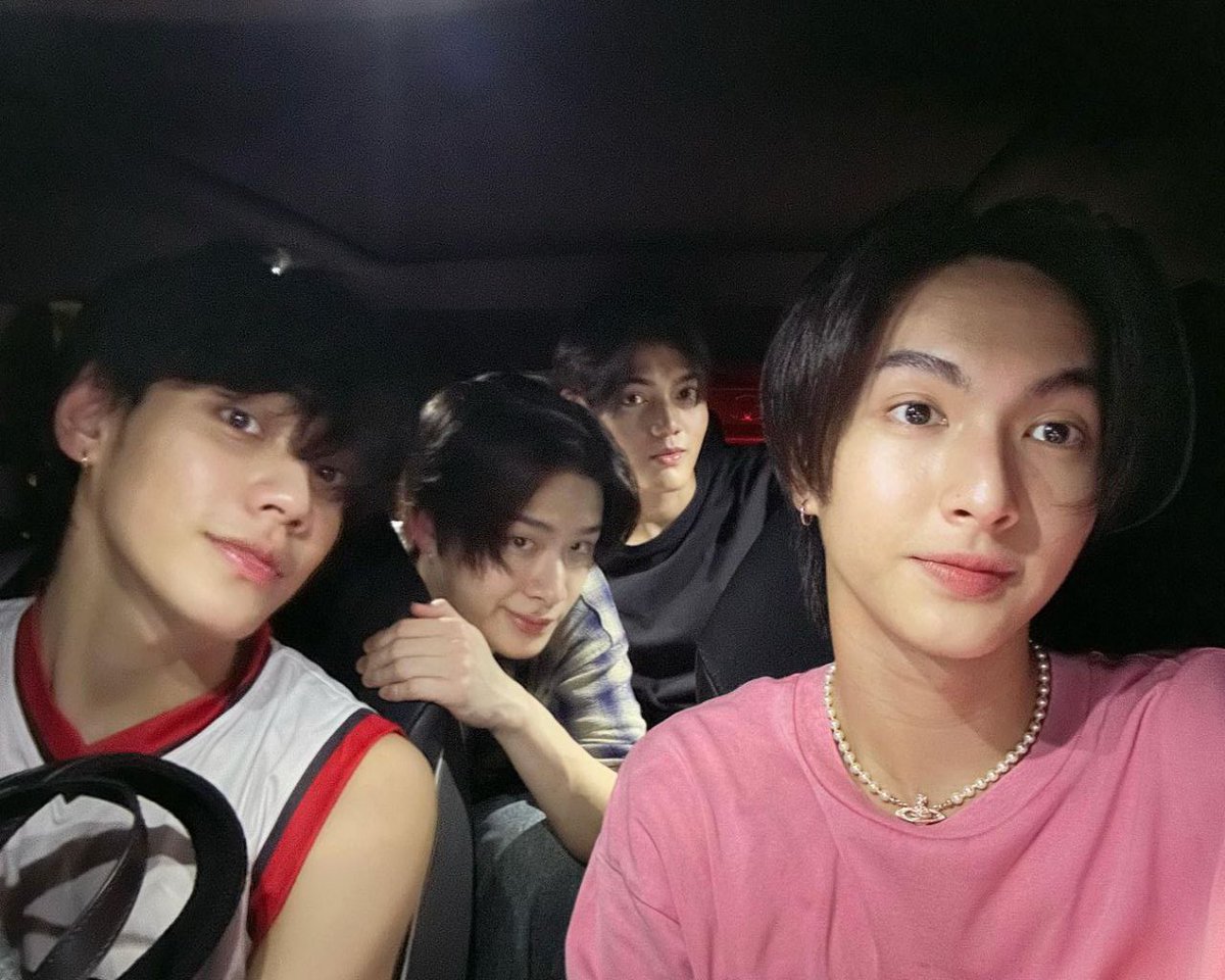 Here's a photo where we had a super fun day! I went on a not-so-called-trip with my best friends around the city and bought some food, we tried it together yum! 😋