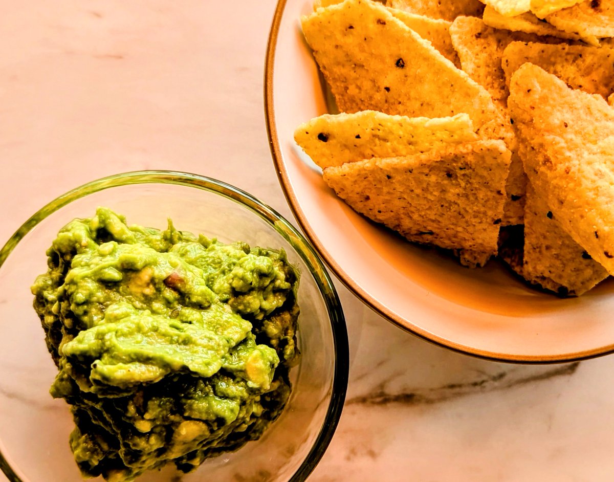 chelastokyo's tweet photo. 完璧なフレッシュ・ワカモレ 🥑 食事の始まりにどうぞ。

次回のオーダーに追加してみ��くださいね！

Chelasは本日9月17日（土）12:00のランチから終日営業しています🌮🍽️
***********
Perfectly fresh guac 🥑 to start your meal right

Add this to your next order!

Chelas is open at 12:00 🌮! https://t.co/kAeSilk0WP