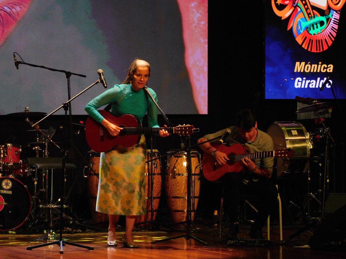 ¡La Vida puede ser simple! 🙌🏻

Una presentación llena de sentimiento y sonoridades con #MonicaGiraldo en #Barranquijazz 🫶

Evento apoyado por: 

👉🏻 <a href="/mincultura/">MinCultura Colombia</a> 

👉🏻@gobatlantico

👉🏻 @alcaldiabarranquilla @barranquillacpt