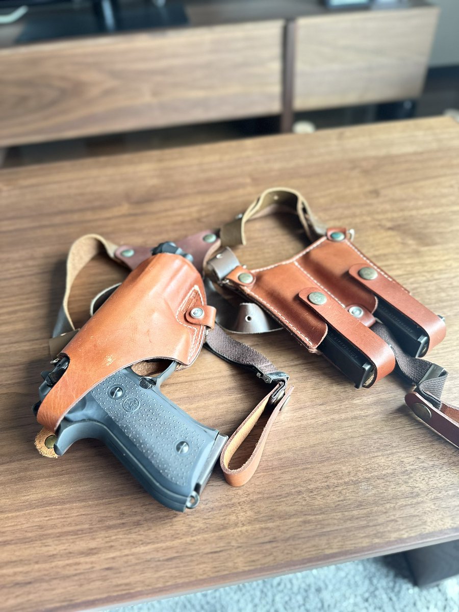 rybackcasey2's tweet photo. どうしても欲しくて手に入れたはいいが、これからサバゲでショルダーホルスターを使う事があるのかどうか…

#ホルスター
#92F https://t.co/S8mzX7Scp3