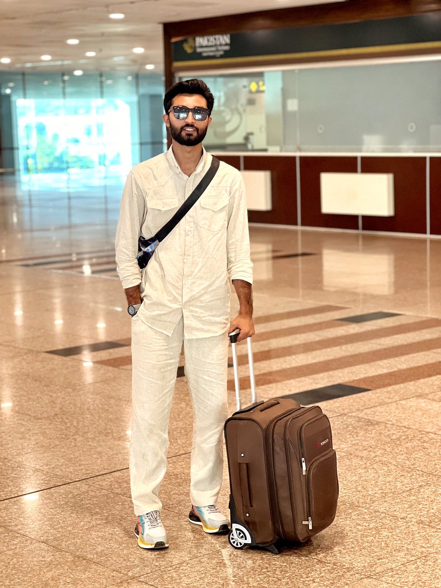 Sanwal596's tweet photo. 🧳✈️ 🇨🇳
.
.
.
.
#SanwalinChina #Zhōngguó #扎克 
.
.
.
.
#Sanwal #596 #sanwal596 #sanwalrazzaq #islamabad #international #Airport #Pakistan #bajistan #China #friends #love #study #freshlook #outfit #outfitoftheday https://t.co/LThbhplFZw