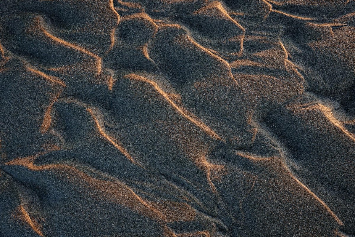 JasonKudloPhoto's tweet photo. Each ripple and groove tells a story of wind, water, and artistry. A natural art gallery where elements perform their enchanting choreography.
#texturesinnature #beachphotographer #naturephotographs #earthtones #abstractnature #BeachMagic https://t.co/hq8oHB431C