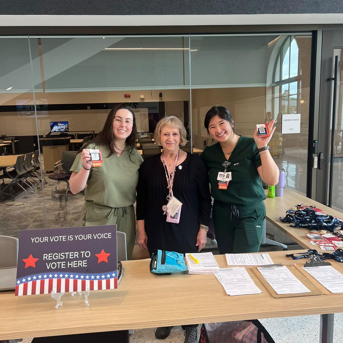 Had a blast yesterday representing <a href="/APAMSA_FWMD/">APAMSA FWMD</a> and <a href="/Vot_ER_org/">Vot-ER</a> to encourage our students to vote! Thank you to our local TMA chapter VP Amanda and our volunteer deputy registrar Marilyn for helping folks get registered!!