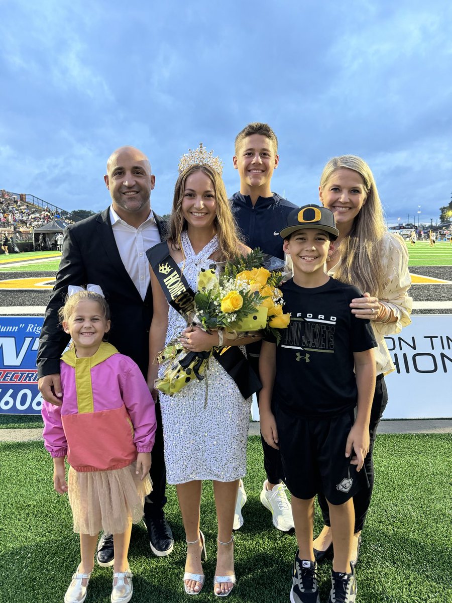 MManiscalco7's tweet photo. What an honor to escort Emerson tonight — in the rain — as she was selected Oxford’s homecoming queen! This little lady has brought our family so much joy, and we feel blessed to share this memory with her. God is good. ⁦@KimManiscalco⁩ ⁦@RocManiscalco⁩ https://t.co/xgI1tKXn81