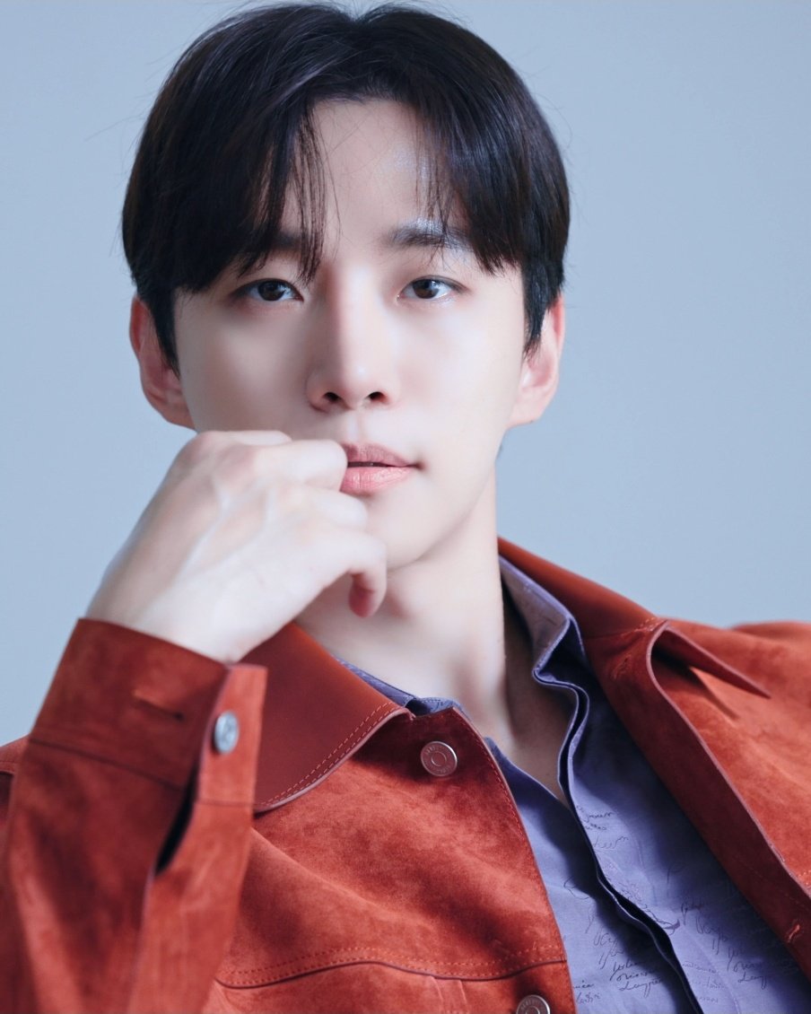 MenNoblesse's tweet photo. 이준호의 기분 좋은 미소 보려GO?😍
패션 필름 이준호 편 바로 가기
🔗 https://t.co/pt36KwmBQJ

#이준호 #준호 #LEEJUNHO #Berluti #MENNOBLESSE https://t.co/qVkfOnSvtb