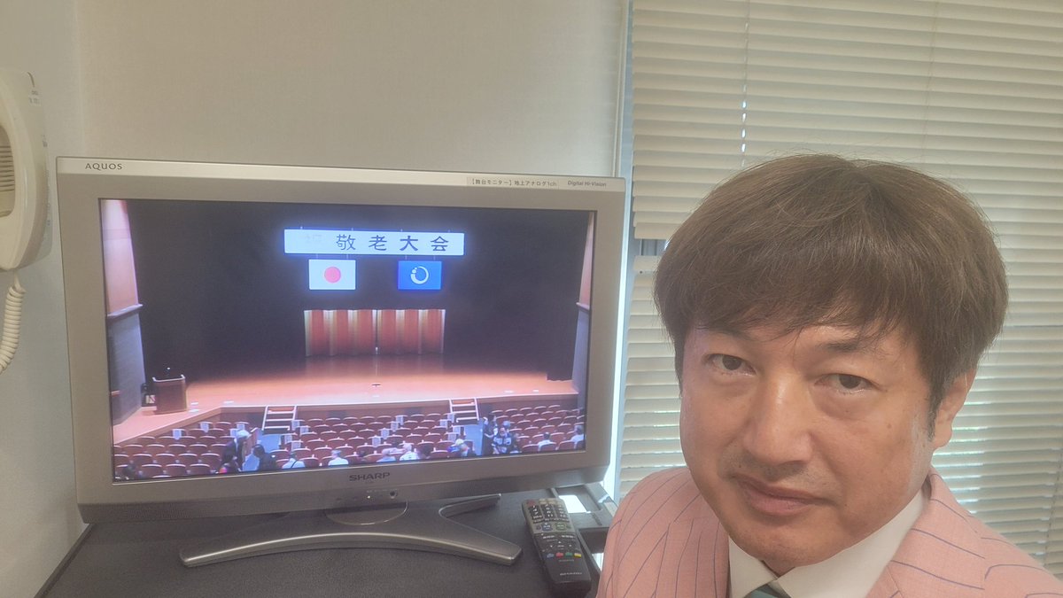 LTyamaDO's tweet photo. 本日は相方の地元、新宮町の敬老大会で漫才をさせていただきました。
新宮町の皆様ありがとうございました。IKEAによってから帰ります。 https://t.co/J1h8BEWJWV
