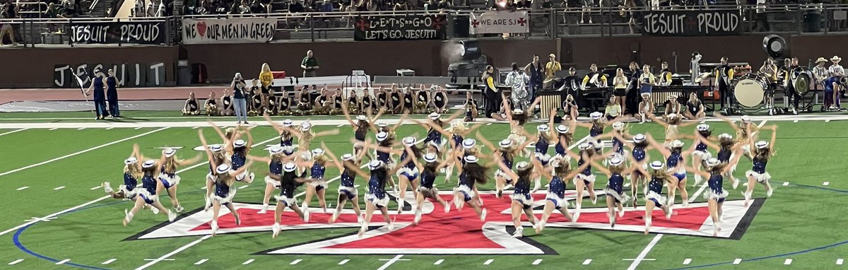 Great night to be a Lion!  Stands were packed supporting <a href="/lakecreekvb/">Lake Creek Volleyball</a> &amp; <a href="/LakeCreekFBall/">Lake Creek Lions Football</a> with wins everywhere! <a href="/LakeCreekCheer/">Lake Creek HS Cheer</a> <a href="/LakeCreekRoyals/">Lake Creek Royals</a> <a href="/lake_creek_band/">Lake Creek HS Band</a>