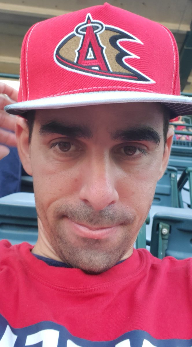 10Daniel30's tweet photo. #DucksNight https://t.co/0aAwZ9cyAN