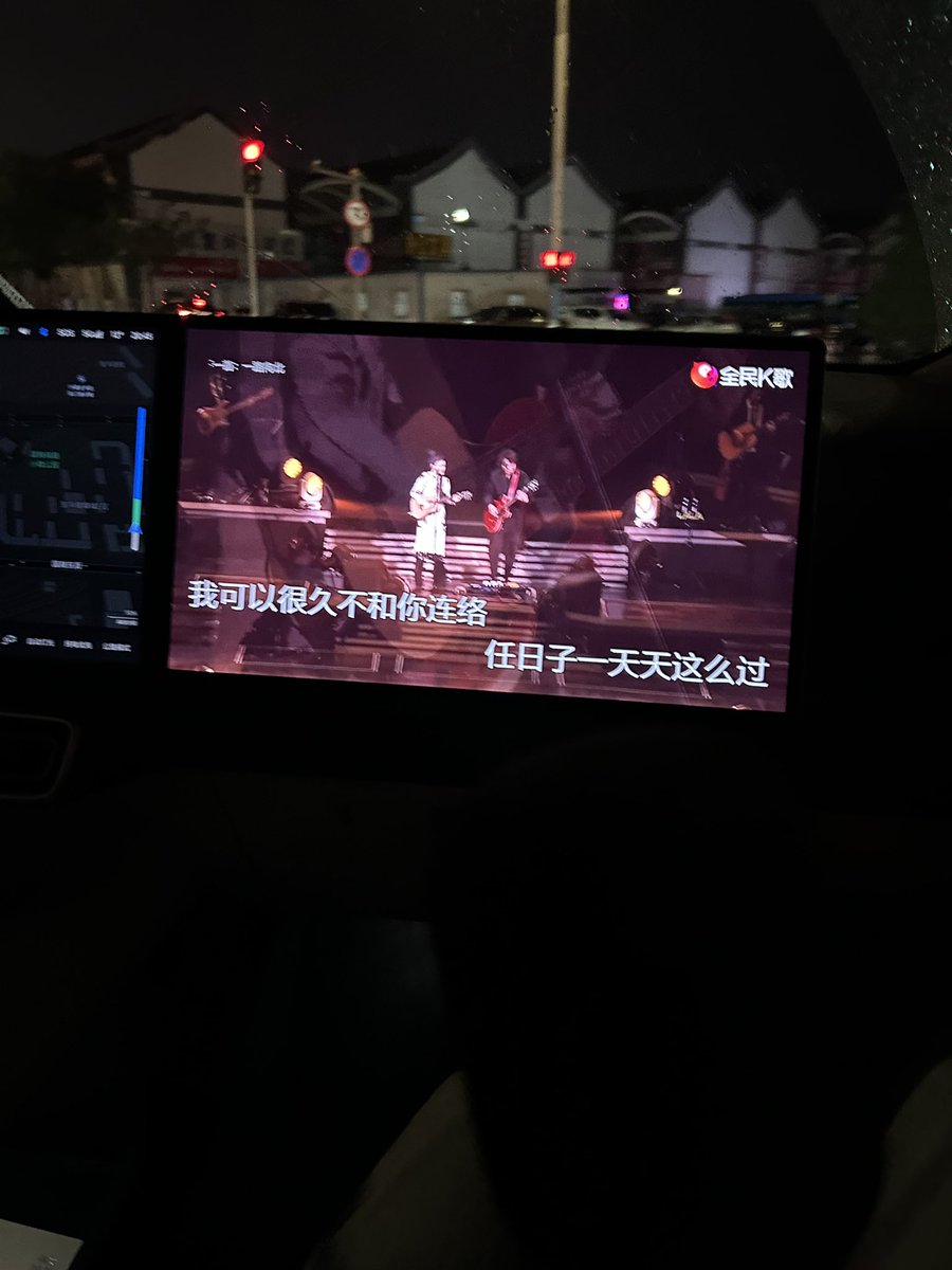 Singing karaoke in our EV #LiAuto #L8