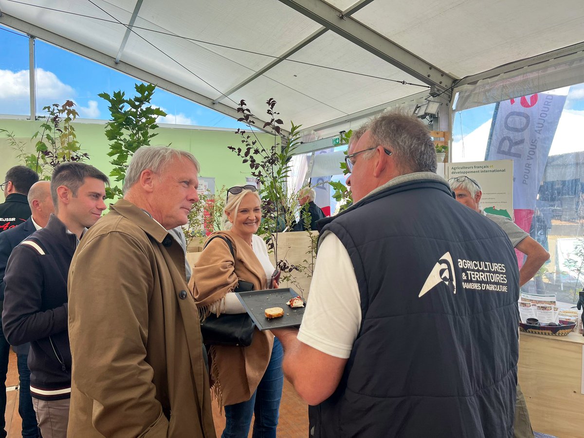 romain_lemoigne's tweet photo. Passionnante journée à la #FoireDuMans avec @MCarolineLePen, @PhOlivierRN et @furet_angeline.

Nombreuses et instructives rencontres
avec des professionnels de l’agriculture #sarthoise.

L’avenir de l’agriculture se joue aujourd’hui : sa protection doit être une priorité absolue. https://t.co/1cgP6gP5UV