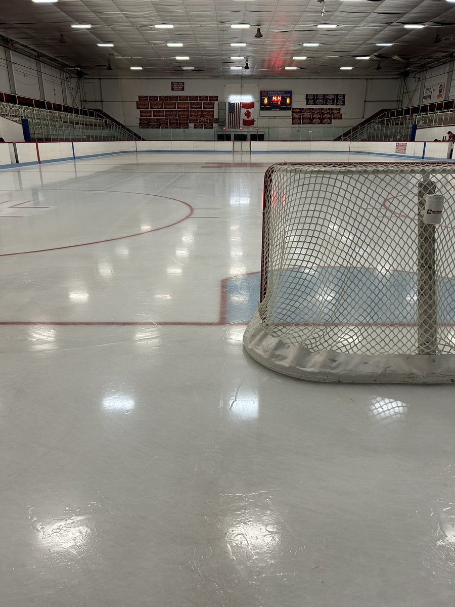 devon_r_rivard's tweet image. Ice is ready for tonight’s @RISaintMsHockey U18 game vs Long Island Gulls