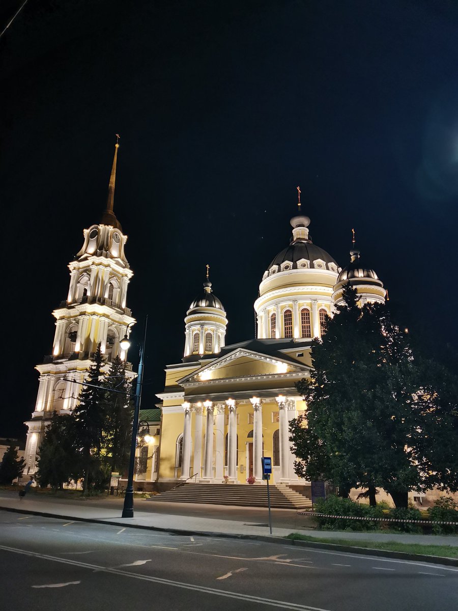 CoffeeAdmin's tweet photo. Рыбинск - это очень красивый город. Но - Рыбинск - это город, в котором жизнь в пятницу вечером заканчивается в 10 вечера. Это город в котором в пятницу вечером поесть исключительно негде. Если только ты не любитель ночных клубов из 90х и если тебя не напрягает кальян.

#рыбинск https://t.co/ASeRnRugmz