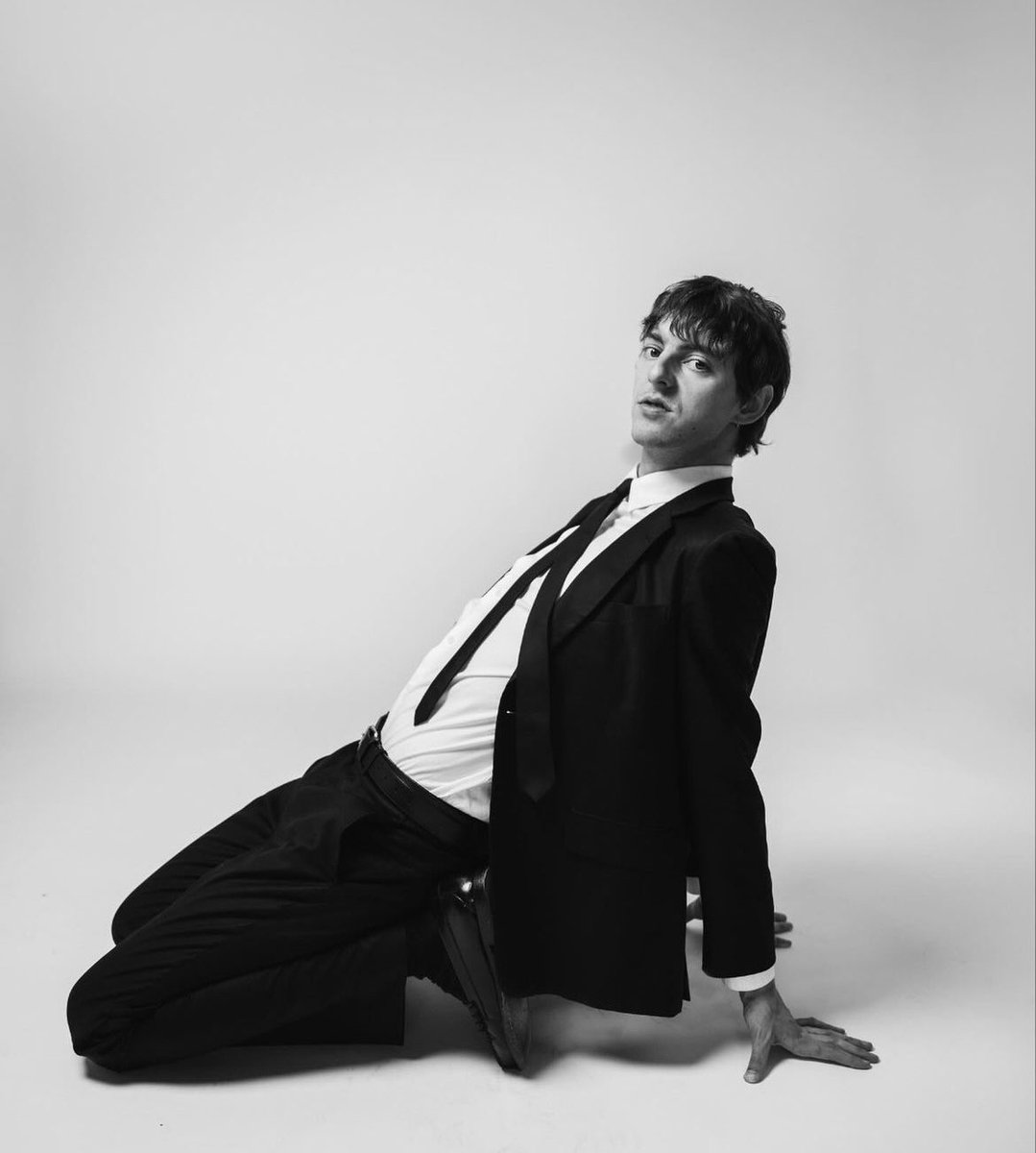 PopCrave's tweet photo. The Dare looks dashing for Dork. https://t.co/hBRrIPFTnd