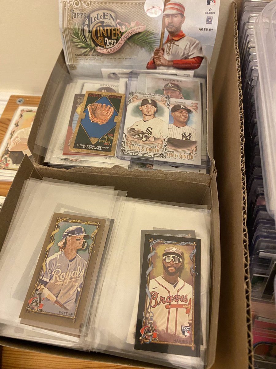 TheFootballPlan's tweet image. Going to be listing a huge lot of Allen &amp;amp; Ginter Minis tomorrow on eBay. 
Colored boarders, SP’s, Specialties &amp;amp; Rookies. 

^ These cards are one owner &amp;amp; MINT!

Will post here before they go live on eBay!

Comment if interested &amp;amp; I’ll tag you tomorrow. 
#AllenAndGinter