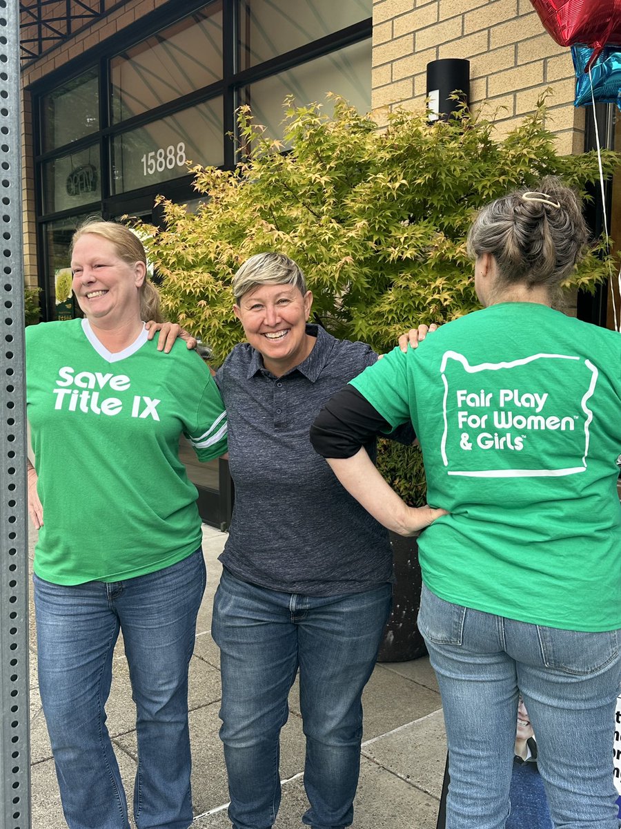 What a fun evening!🥳

Thanks to the women who started <a href="/FairPlayOR/">Fair Play for Women and Girls Oregon</a> and provided us with these fantastic shirts!

And thanks to <a href="/aimeereinerhd39/">Aimee Reiner For Oregon</a> for a fun evening &amp; the delicious food!

I love it when politics are fun!😊

Please consider learning more about your local candidates