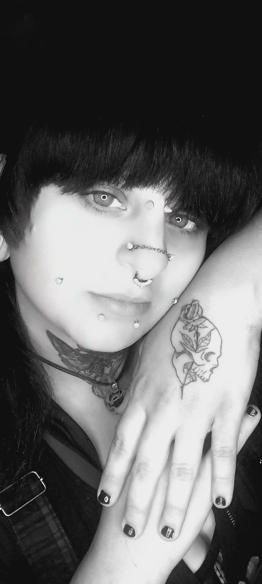 BooCooki3's tweet photo. Happy Friday The 13th everyone!!! 
#fridaythethirteenth #Tattoos #alternative #piercings 💀⚘️ https://t.co/dc4htrzraf