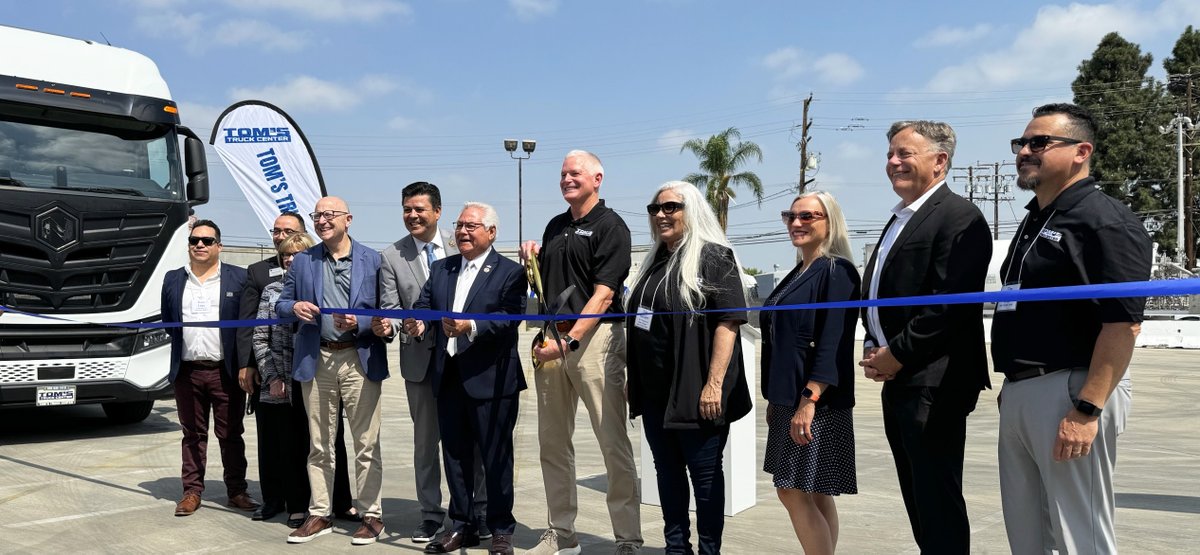 Today, we unveiled the first U.S. dealer-based modular station at Tom’s Truck Center in Santa Fe Springs, right along the busy Highway 5. This progress is powered by public leaders like Governor Newsom, Senators Newman and Archuleta, California regulators, and ARCHES, who all