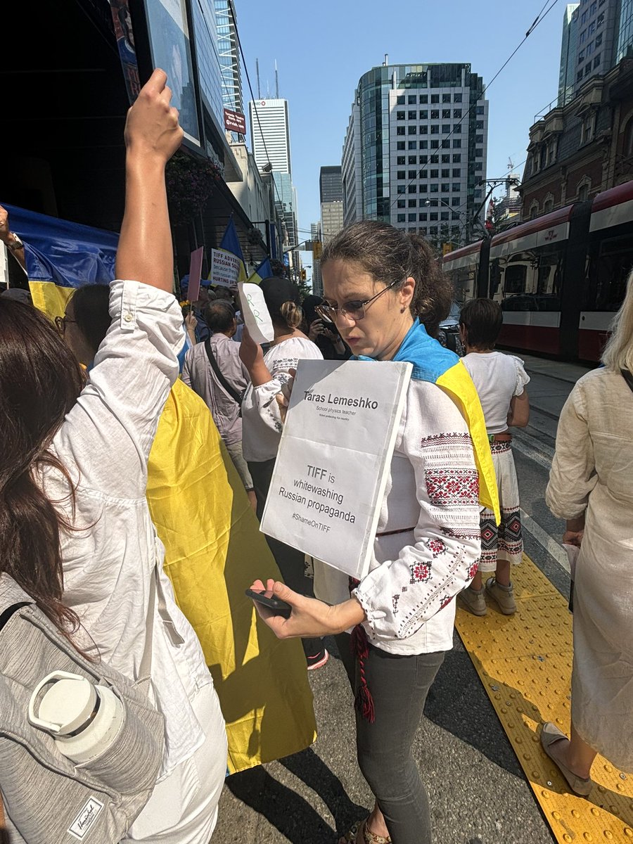 calxandr's tweet photo. Another polite, peaceful, proactive protest today by Ukrainian Canadians &amp; supporters who sang ‘O Canada’; remembered people killed by Russian invaders; &amp; asked: 

Why do @TIFF_NET &amp; others defend a war propaganda film made by a branch of Russia’s intelligence services? https://t.co/xRlYpikQKz