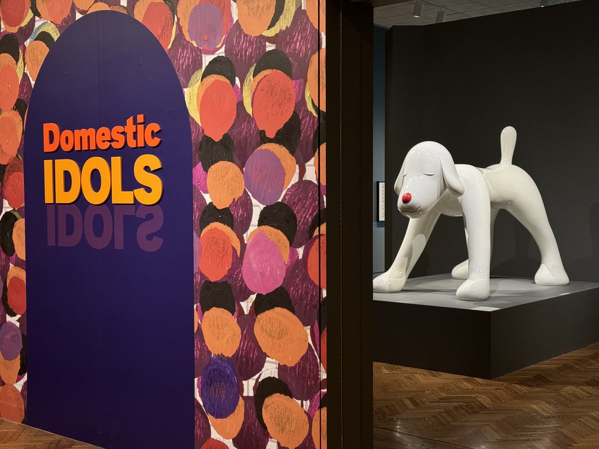 Last call for “Domestic Idols” on the third floor! On view through Sept. 22, this free exhibition features a colossal puppy, an abandoned tricycle, an unnaturally manicured lawn, and more. bit.ly/3xFIzyK