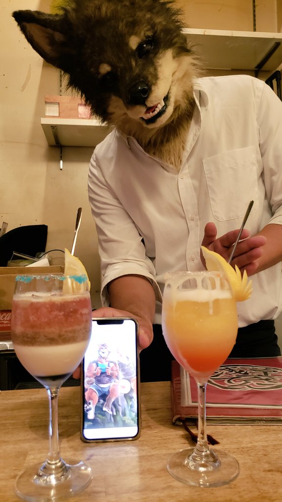 Davecko's tweet image. Finally got the chance to visit Wolf Bar Asakusa! Our generous host, Ookami-san, mixed drinks based off our fursonas. I got to sneak in some drawing time too! Thank you &amp;lt;3
#オオカミバー