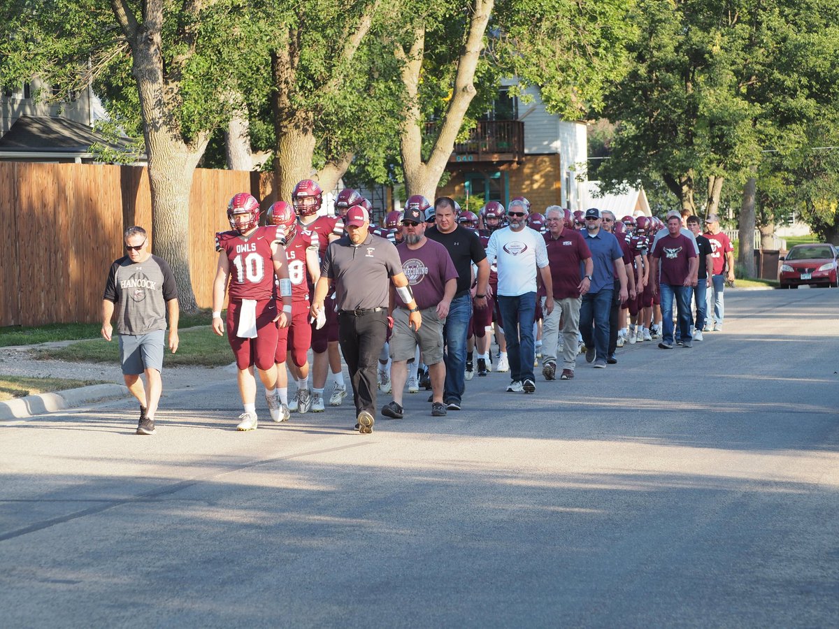 MinnesotaMillea's tweet image. Another Hancock tradition that didn&apos;t happen last year with no home games while the field was being redone: Players and their dads walk the five blocks from the school to the field.