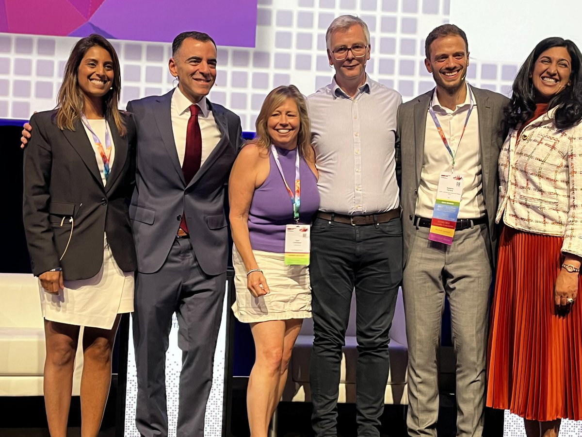 Jarushka Naidoo (@drjnaidoo) on Twitter photo #ESMO24 Targeting KRAS in NSCLC🔥
Packed session today on this hot topic:
- Current status of KRAS G12Ci #NatashaLeighl
- KRAS Non G12C #CollinLindsay
- Resistance <a href="/DrMarkAwad/">Mark Awad</a>
- KRAS/IO combos <a href="/DrJNaidoo/">Jarushka Naidoo</a>
With great questions from <a href="/KRASKickers/">KRASKickers</a>
#ESMOAmbassadors #ESMO24 <a href="/myESMO/">ESMO - Eur. Oncology</a> #ESMO24 Targeting KRAS in NSCLC🔥
Packed session today on this hot topic:
- Current status of KRAS G12Ci #NatashaLeighl
- KRAS Non G12C #CollinLindsay
- Resistance <a href="/DrMarkAwad/">Mark Awad</a>
- KRAS/IO combos <a href="/DrJNaidoo/">Jarushka Naidoo</a>
With great questions from <a href="/KRASKickers/">KRASKickers</a>
#ESMOAmbassadors #ESMO24 <a href="/myESMO/">ESMO - Eur. Oncology</a>