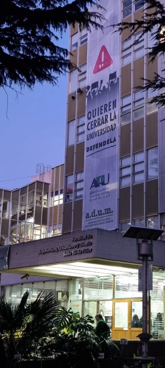 gaboesa's tweet image. Quieren cerrar la universidad
Defendela #UNMdP