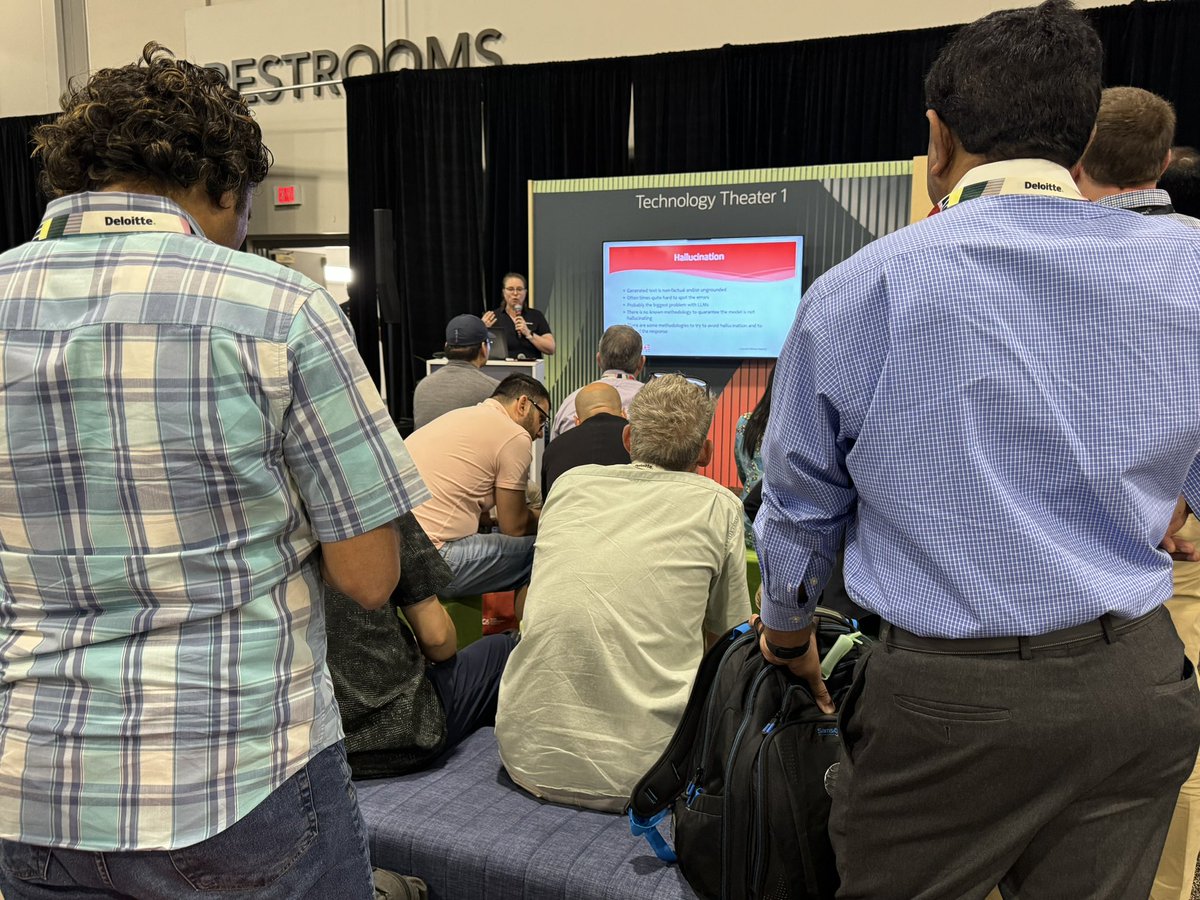 HeliFromFinland's tweet image. What a busy and intense week it was! Tired but happy ☺️ #OracleCloudWorld