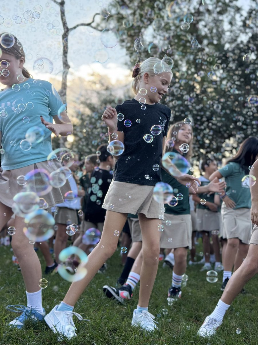 PineCrestArts's tweet photo. Our ‘Beats ‘n’ Bubbles Bash’ this morning was a fun-filled, community-building experience for Lower School students. Mr. Davis spun up tunes while students danced and chased bubbles! What a fantastic way to kickoff the day! #PCFineArts #PCMusicProd #PCCollaboration 🫧🎶 https://t.co/84msqkCCRJ