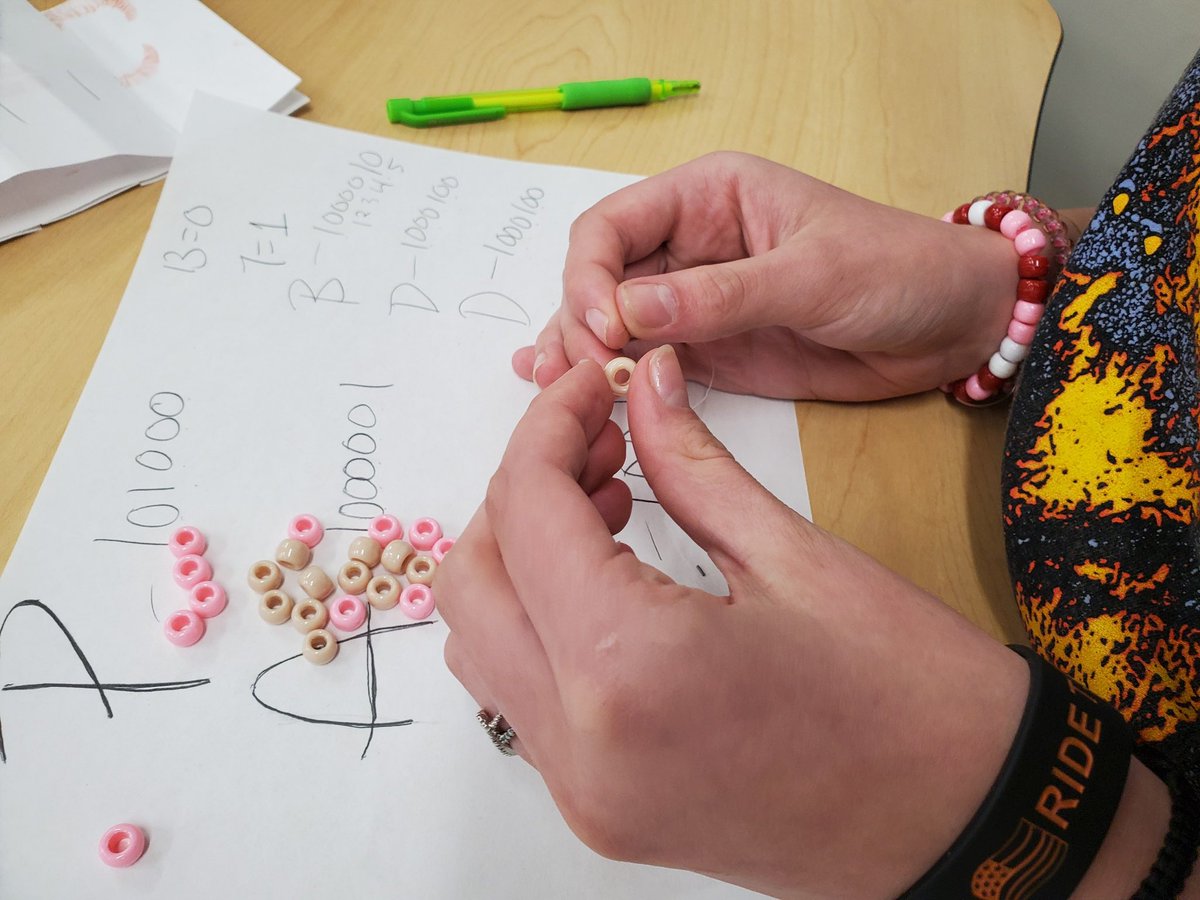 CareerTech_TPSD's tweet image. Exploring Computer Science students love learning binary code when they also make cool bracelets! #binarycode #creativity #problemsolving #tpsd