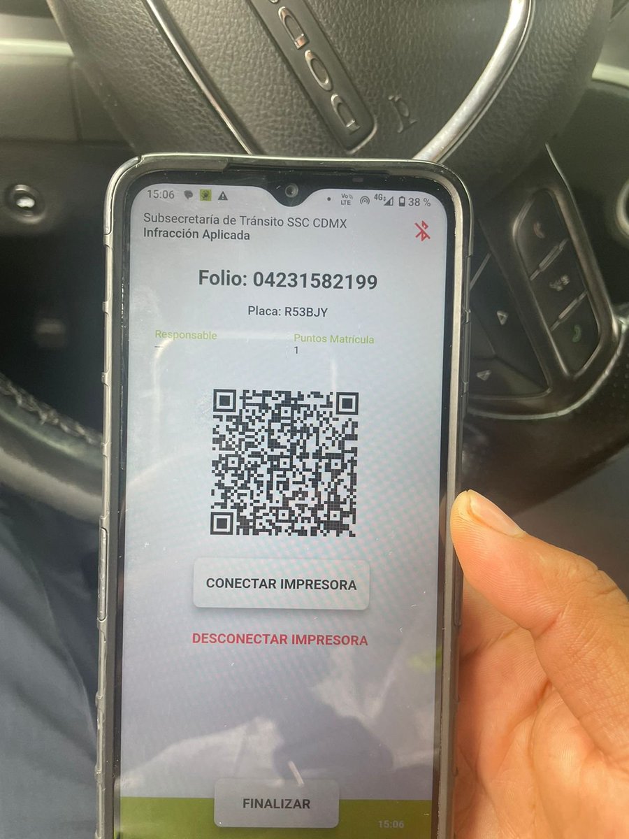 @DanielRcarlin <a href="/OVIALCDMX/">OVIAL_SSCCDMX</a> <a href="/ssc/">ssc</a> En atención a su reporte, acude Policía de #TránsitoGCDMX  se sanciona un auto  estacionado en zona de disco.