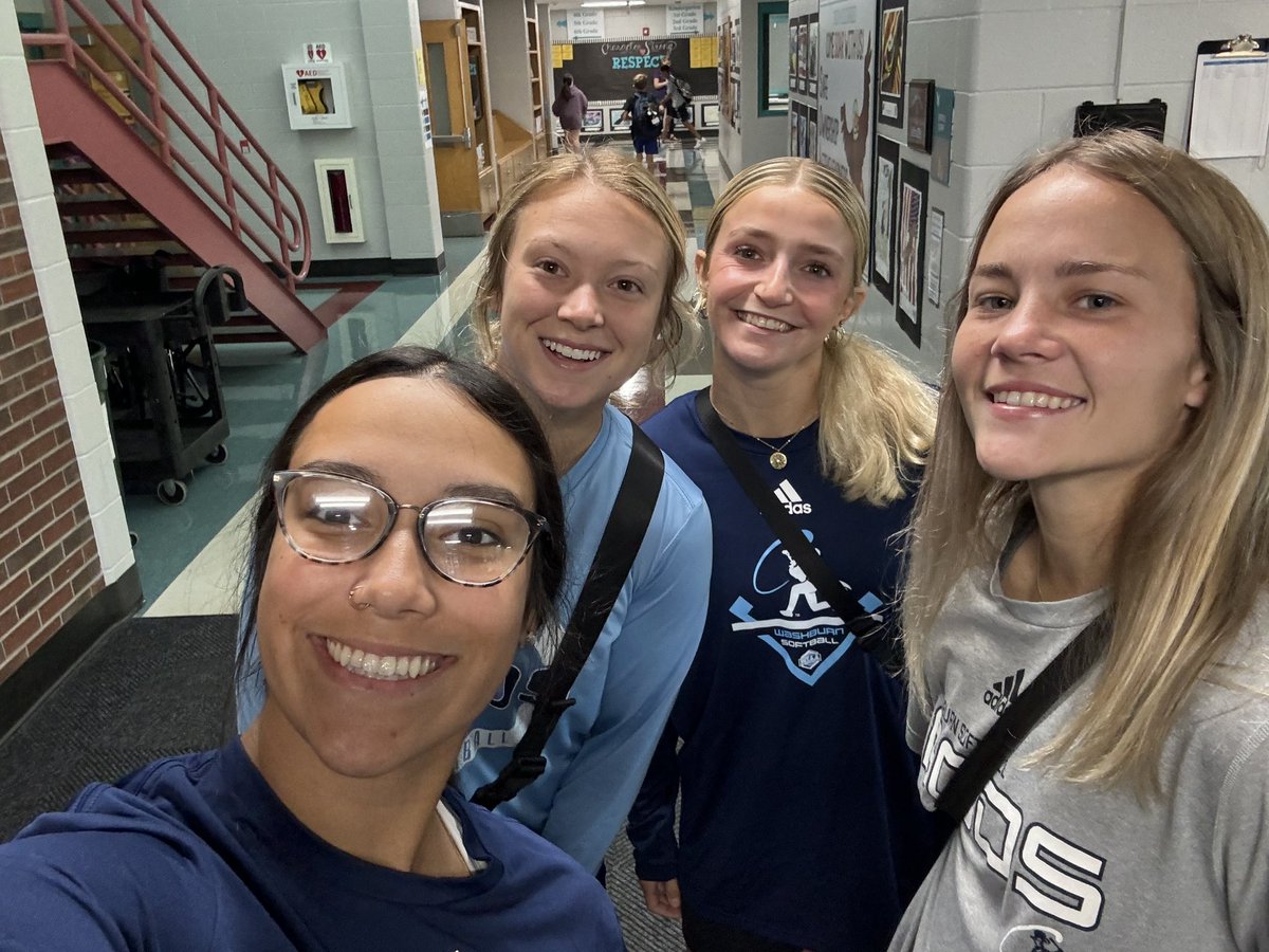 Our girls had a great time at Indian Hills Elementary this morning welcoming students to class! Thank you <a href="/EnvistaCU/">Envista Federal Credit Union</a> for supporting #BodsCare #SkoBods