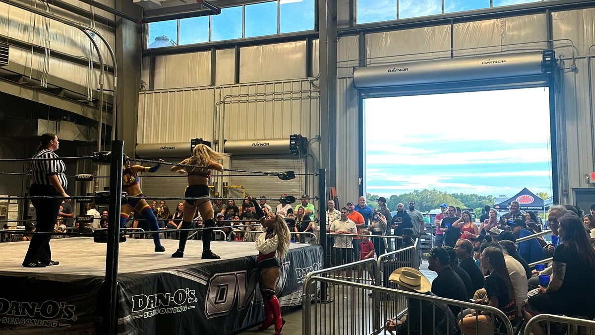 ovwrestling's tweet photo. Hanging out with a few hundred friends in #GeorgetownKY tonight!

@CBBGeorgetownKY https://t.co/J0QLHFzgLq